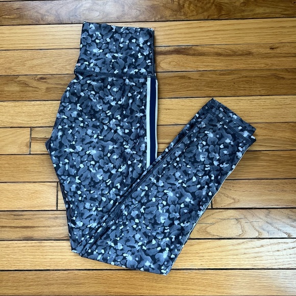Aerie gray print leggings - Picture 3 of 7